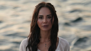 Betül Demir’den Yaz Şarkısı: "Yüzdü Kıyıya"