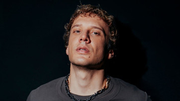 Edis'ten "Delikanlım (Live)"