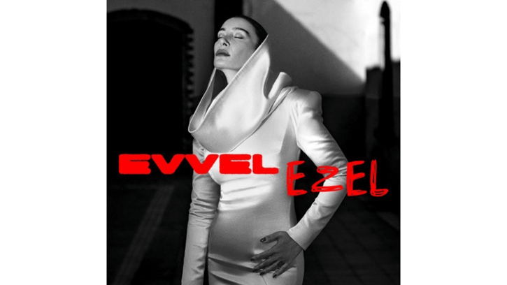 “Kelimelerin İşçisi, Duyguların Bekçisi Geri Döndü.”