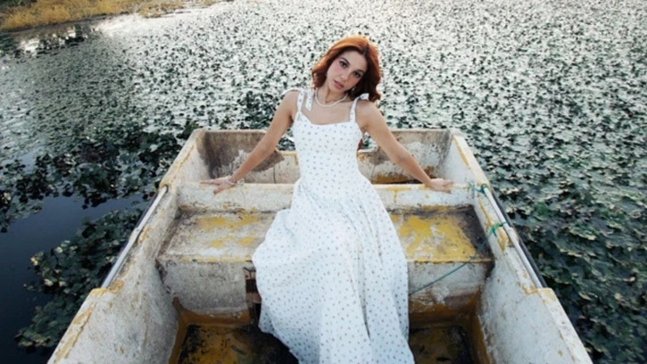 Selin’den Sessizliğini Bozan Şarkı: “Hikâye Sarar Başa”